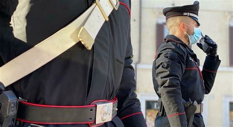 Carabinieri, ecco le nuove uniformi: addio alla fondina in cuoio .